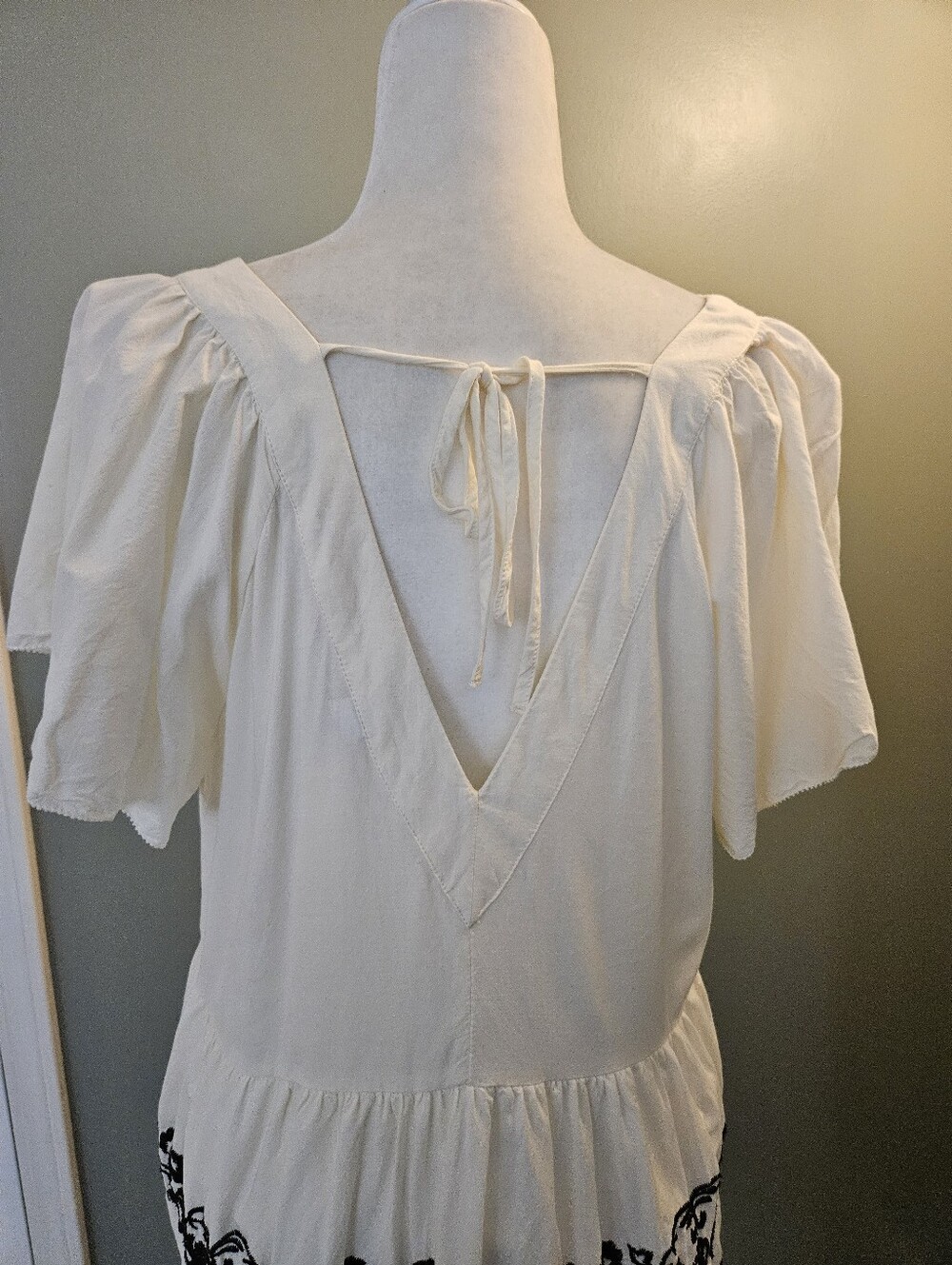 Old Navy Cream Midi Dress with Black Embroidered Floral Design Size XL Pockets - Picture 12 of 13